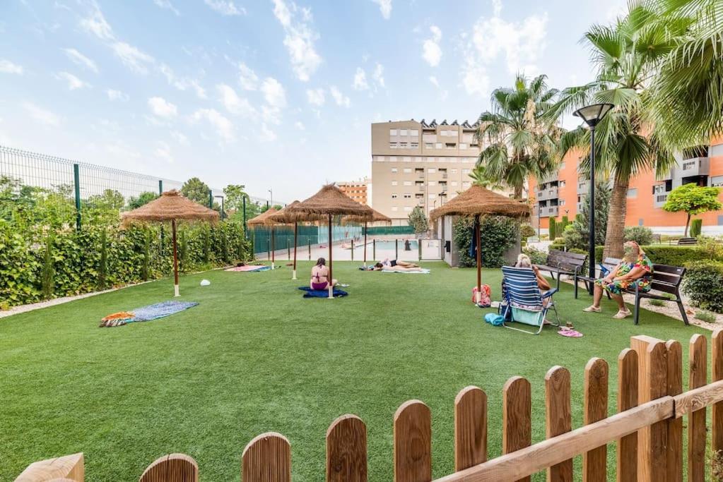 Moderno Apartamento Con Piscina Y Parking Granada Exterior photo